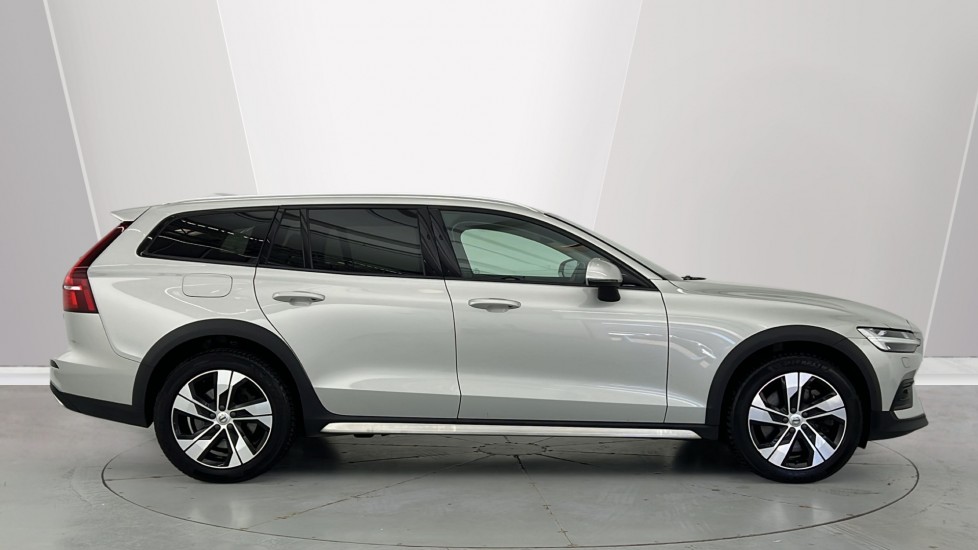 Used Volvo V60 2022 for sale - 77771144: Photo 3
