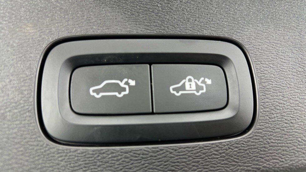 Used Volvo V60 2022 for sale - 77771144: Photo 35