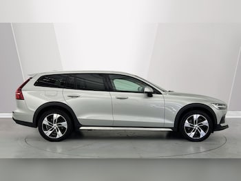 Used Volvo V60 2022 for sale - 77771144: Photo