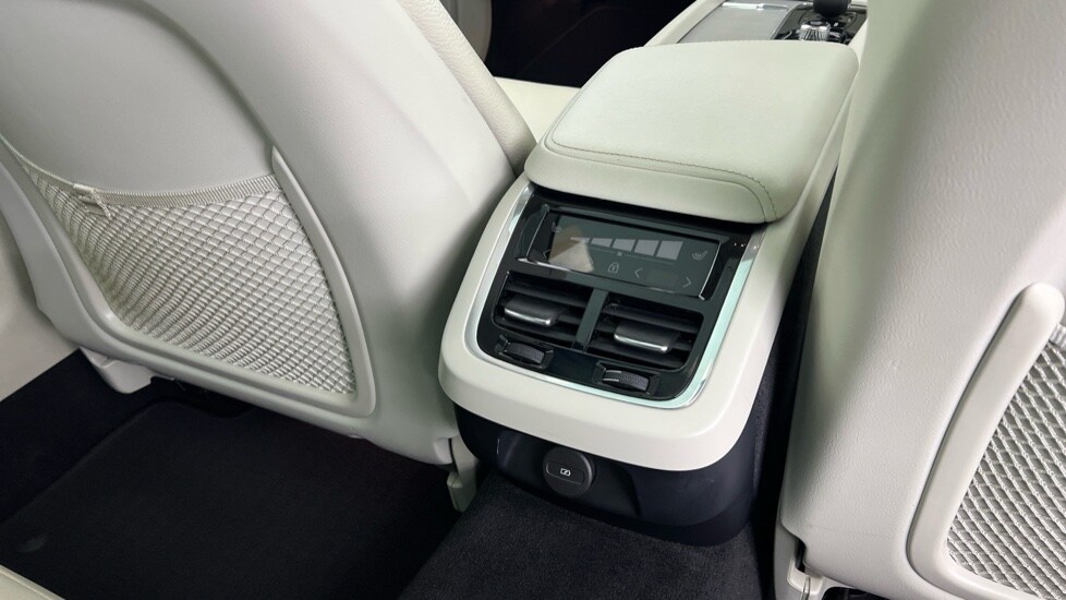 Used Volvo V60 2022 for sale - 77771144: Photo 41