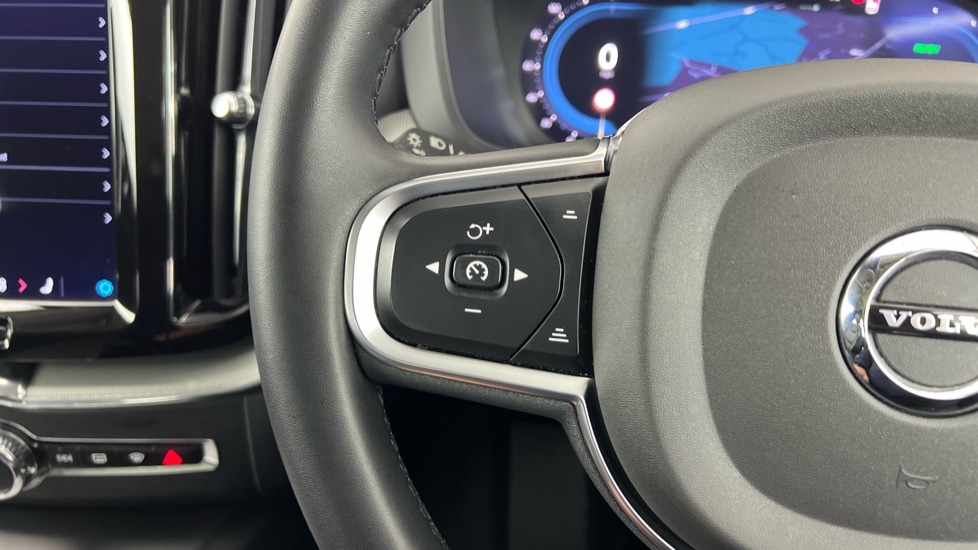 Used Volvo XC60 2023 for sale - 76773130: Photo 21