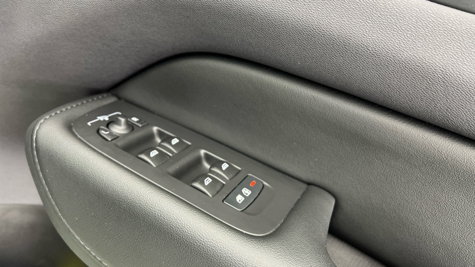 Used Volvo XC60 2023 for sale - 76773130: Photo 24