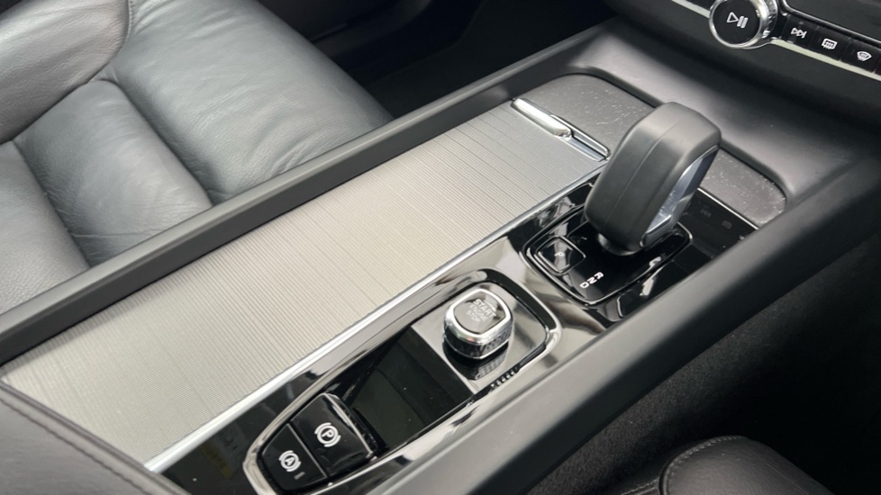 Used Volvo XC60 2023 for sale - 76773130: Photo 25