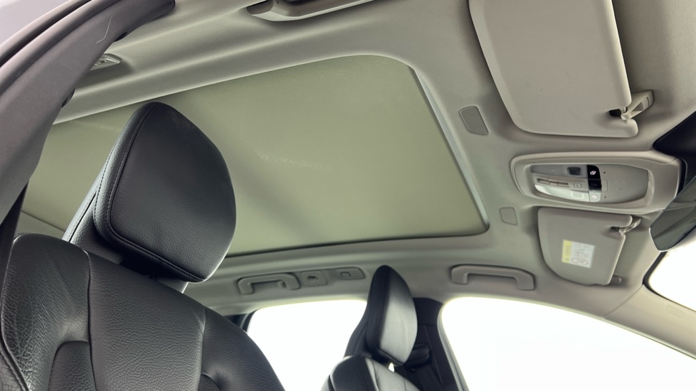 Used Volvo XC60 2023 for sale - 76773130: Photo 31