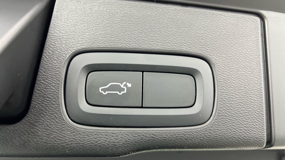 Used Volvo XC60 2023 for sale - 76773130: Photo 35