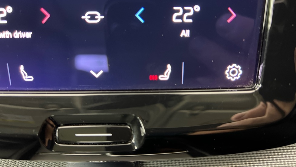 Used Volvo XC60 2023 for sale - 76773130: Photo 49