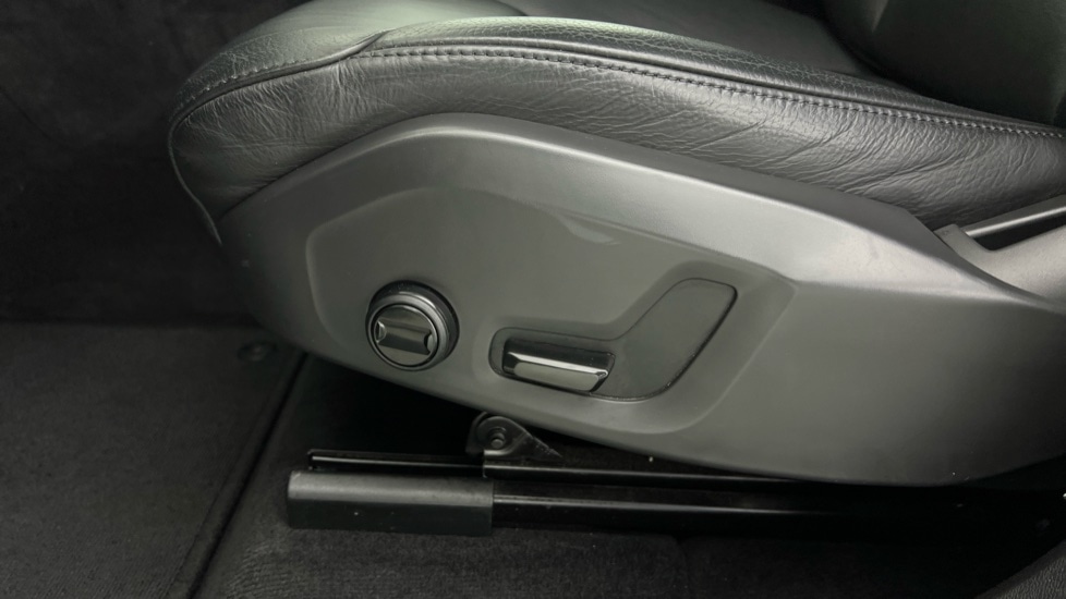 Used Volvo XC60 2023 for sale - 76773130: Photo 63