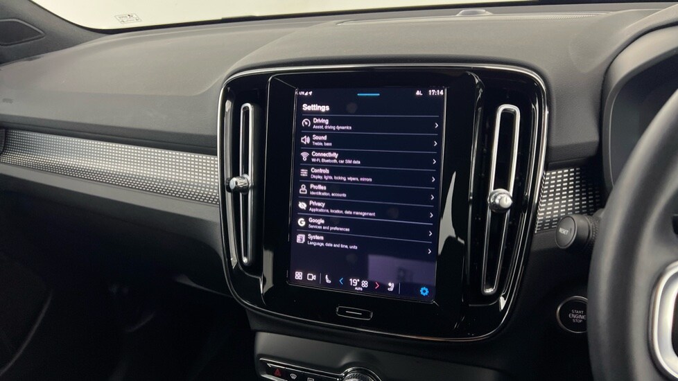 Used Volvo XC40 2024 for sale - 76168637: Photo 17