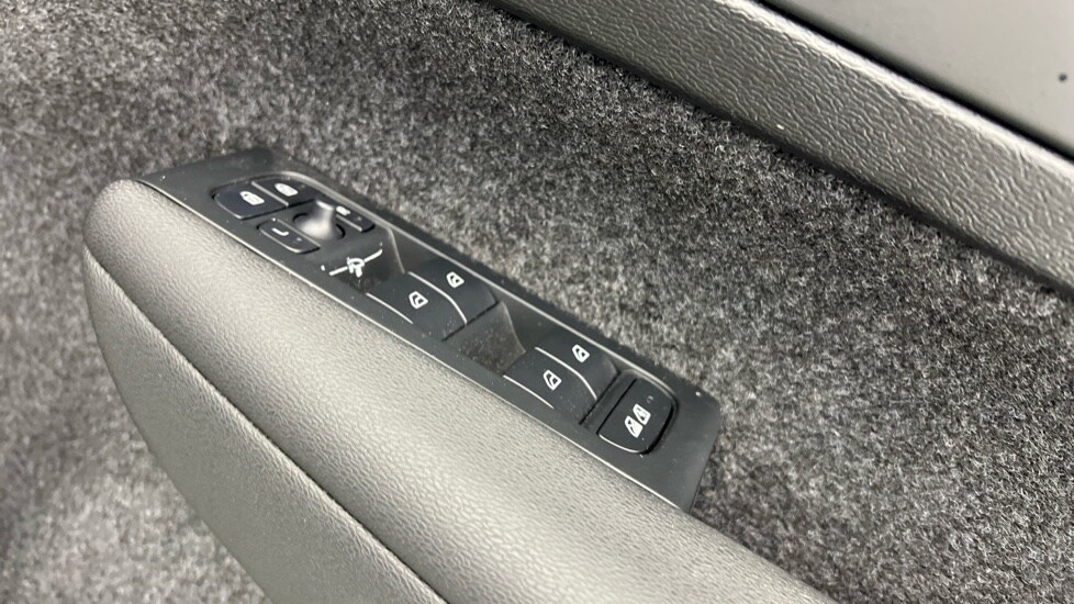 Used Volvo XC40 2024 for sale - 76168637: Photo 24