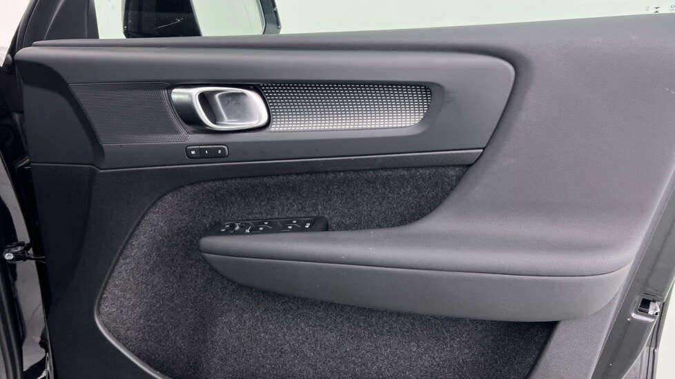 Used Volvo XC40 2024 for sale - 76168637: Photo 29