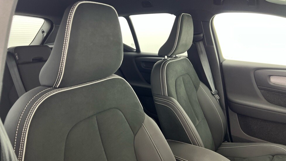 Used Volvo XC40 2024 for sale - 76168637: Photo 31