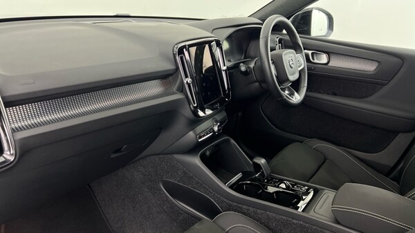 Used Volvo XC40 2024 for sale - 76168637: Photo 60