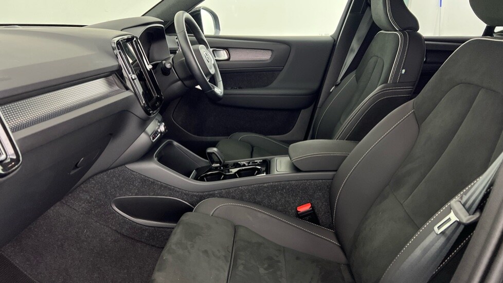Used Volvo XC40 2024 for sale - 76168637: Photo 61