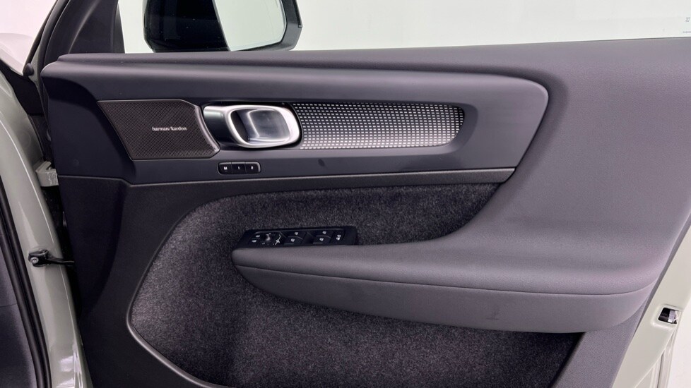 Used Volvo XC40 2025 for sale - 77406221: Photo 29