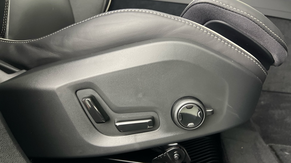 Used Volvo XC60 2025 for sale - 77205612: Photo 30