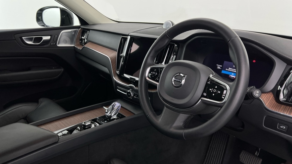 Used Volvo XC60 2023 for sale - 76788149: Photo 4