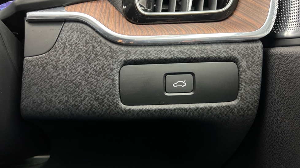 Used Volvo XC60 2023 for sale - 76788149: Photo 49