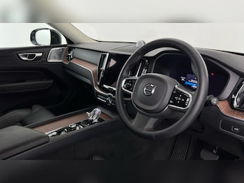 Used Volvo XC60 2023 for sale - 76788149: Photo