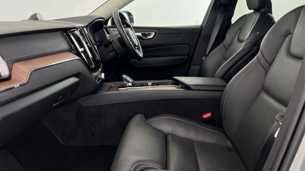 Used Volvo XC60 2023 for sale - 76788149: Photo 59