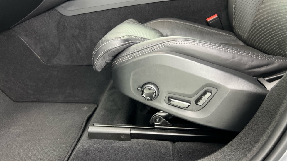 Used Volvo XC60 2023 for sale - 76788149: Photo 60