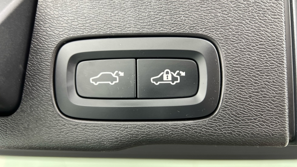 Used Volvo XC60 2025 for sale - 76888705: Photo 35