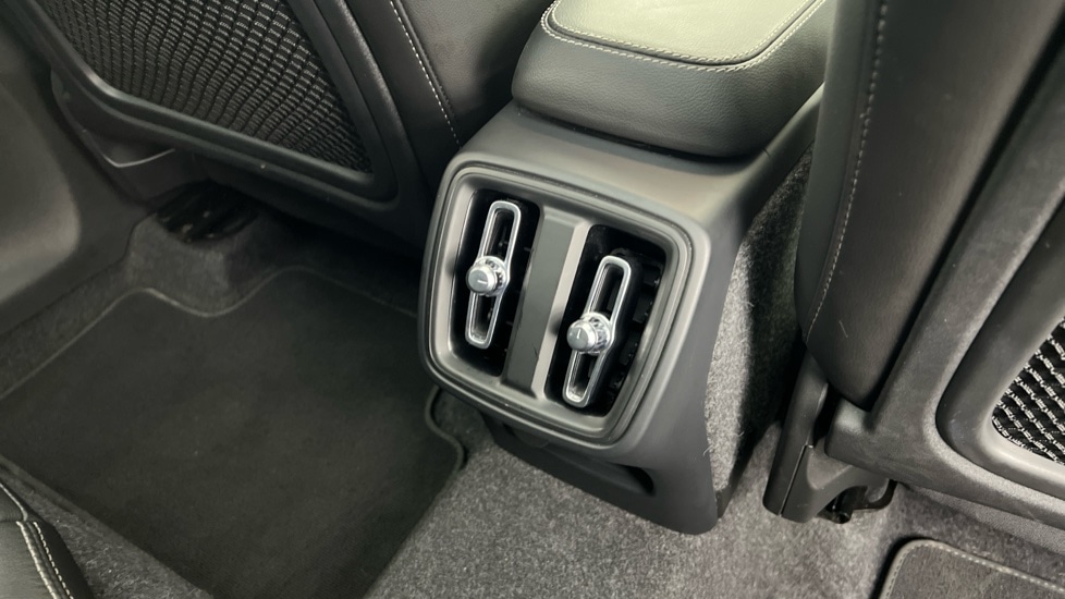 Used Volvo XC40 2025 for sale - 78128939: Photo 40