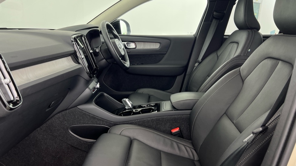 Used Volvo XC40 2025 for sale - 78128939: Photo 64