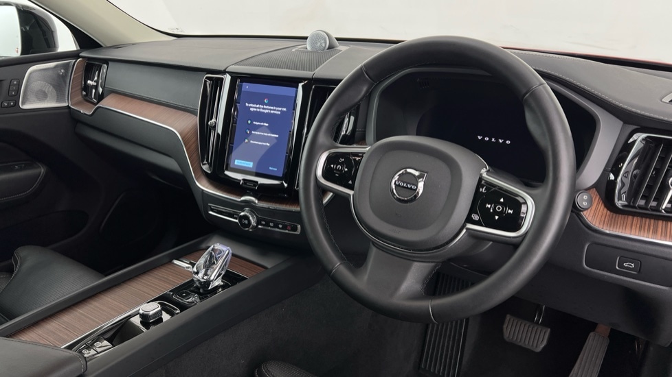 Used Volvo XC60 2024 for sale - 76528869: Photo 4