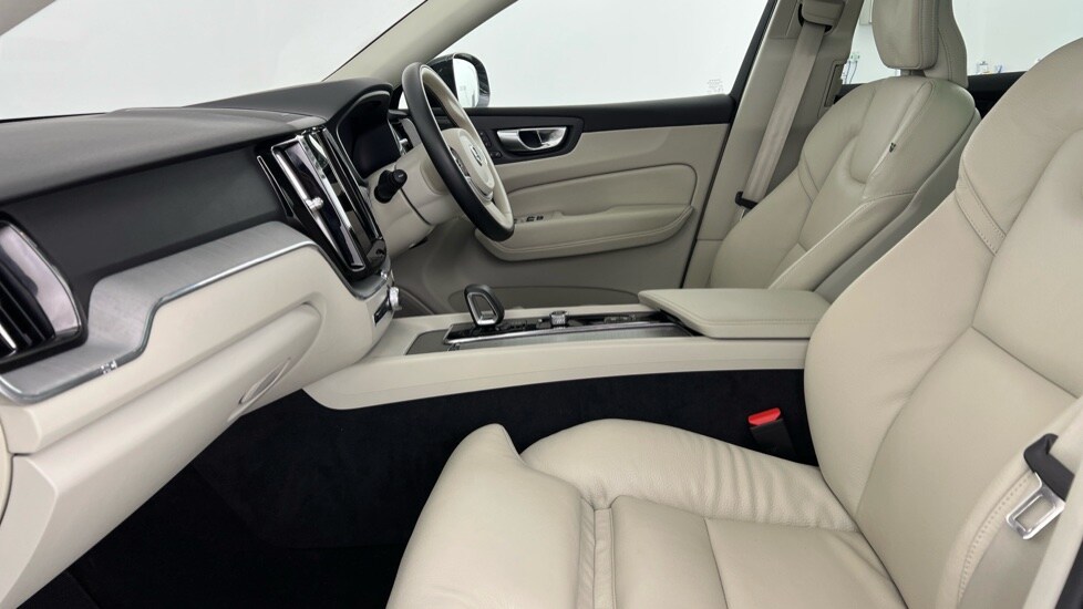 Used Volvo XC60 2025 for sale - 77133939: Photo 60