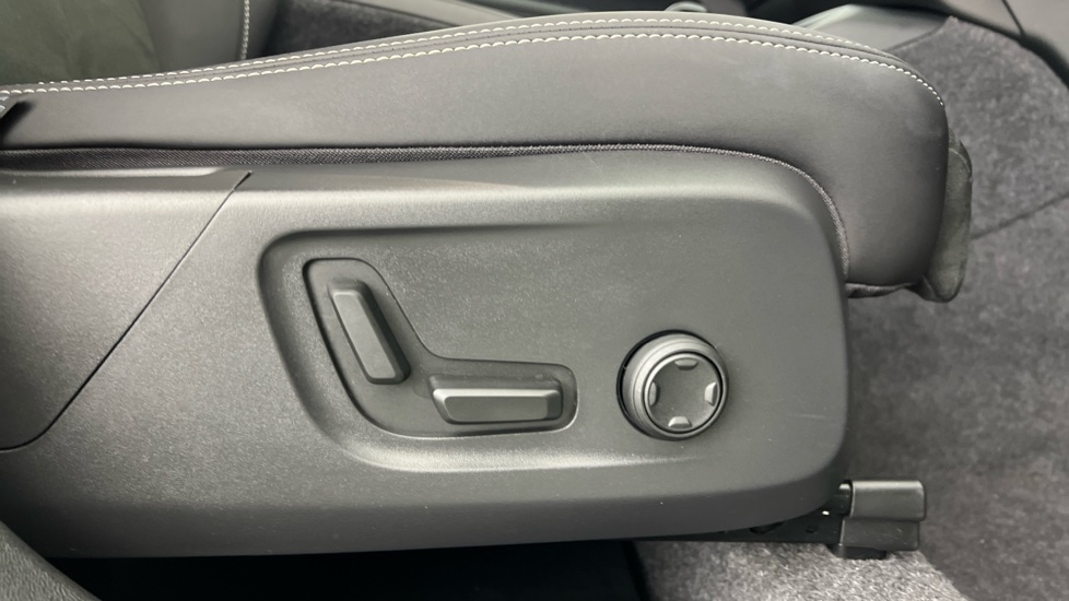 Used Volvo XC40 2025 for sale - 77111535: Photo 30