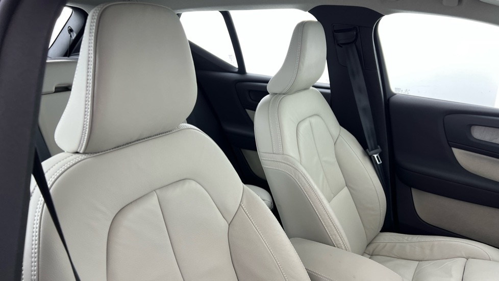 Used Volvo XC40 2022 for sale - 76350868: Photo 31