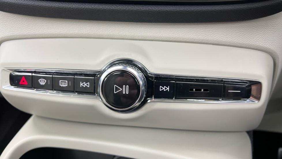 Used Volvo XC40 2022 for sale - 76350868: Photo 42