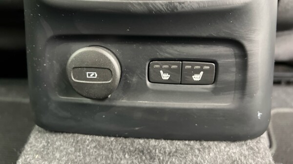 Used Volvo XC40 2023 for sale - 76168702: Photo 40