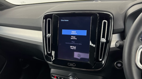Used Volvo XC40 2023 for sale - 76168702: Photo 43