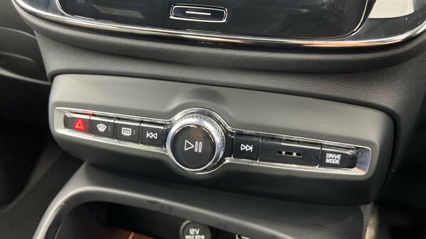 Used Volvo XC40 2023 for sale - 76168702: Photo 44