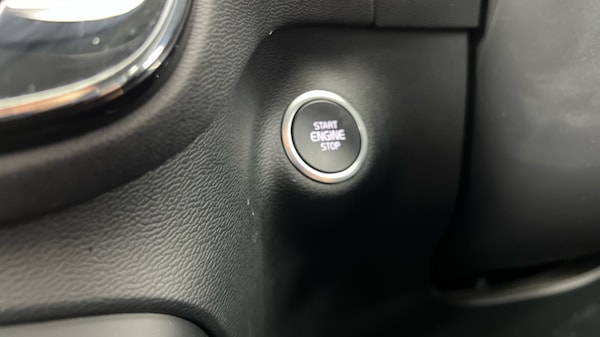Used Volvo XC40 2023 for sale - 76168702: Photo 45