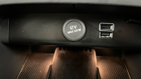 Used Volvo XC40 2023 for sale - 76168702: Photo 46