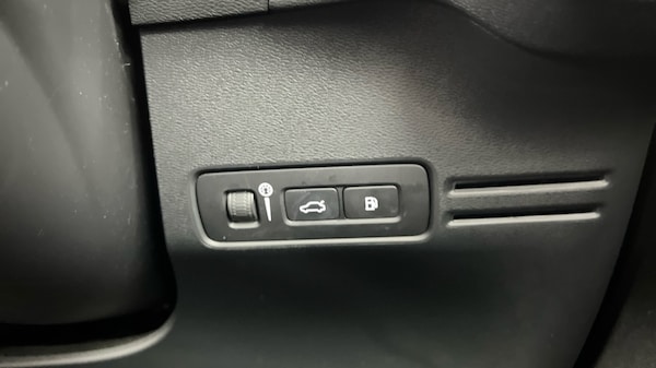 Used Volvo XC40 2023 for sale - 76168702: Photo 49