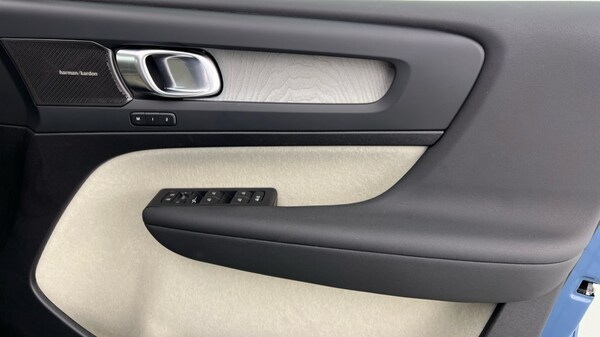 Used Volvo XC40 2024 for sale - 75776153: Photo 29