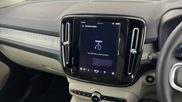 Used Volvo XC40 2024 for sale - 75776153: Photo 44