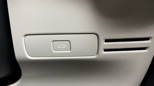 Used Volvo XC40 2024 for sale - 75776153: Photo 53