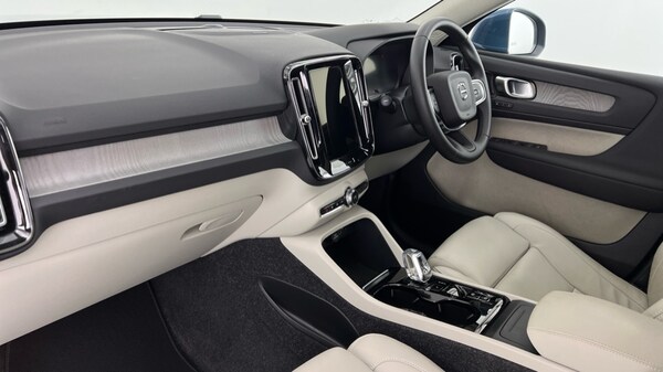 Used Volvo XC40 2024 for sale - 75776153: Photo 61