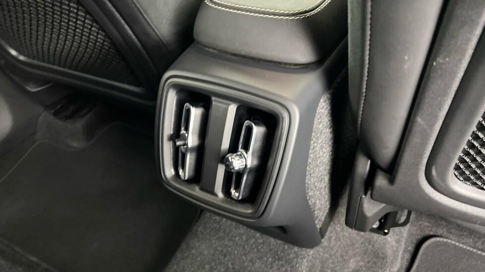 Used Volvo XC40 2025 for sale - 76507478: Photo 39