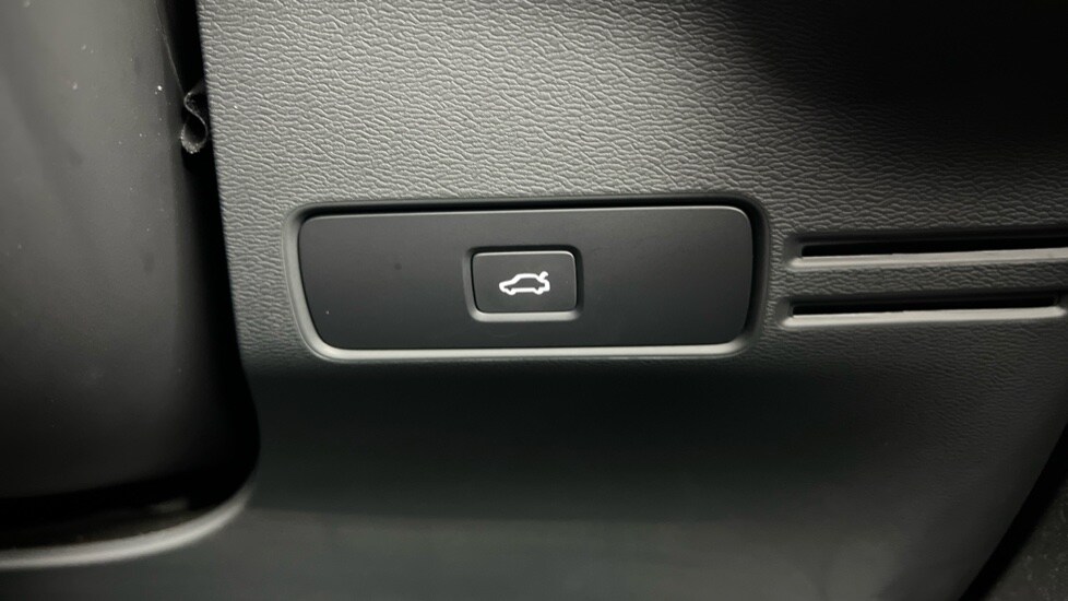 Used Volvo XC40 2025 for sale - 76507478: Photo 54