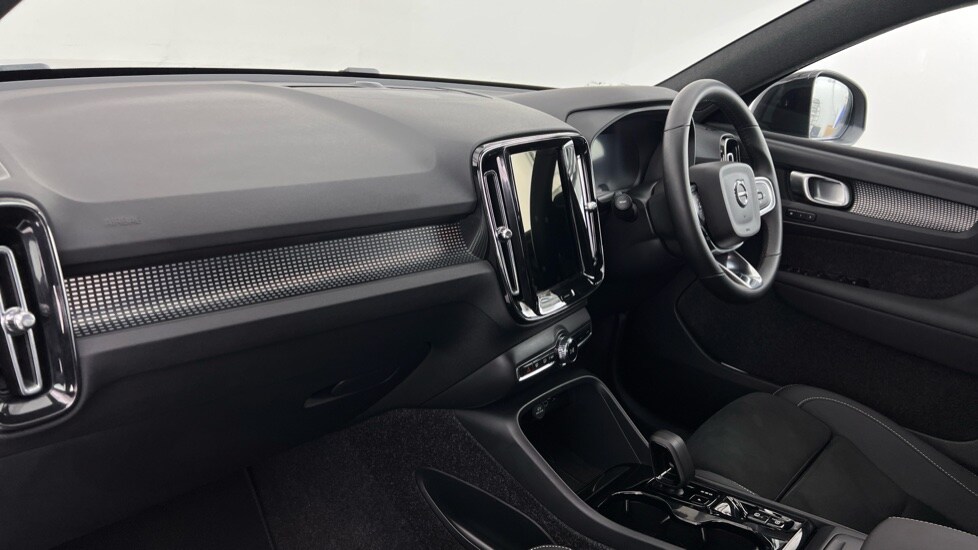 Used Volvo XC40 2025 for sale - 76507478: Photo 60