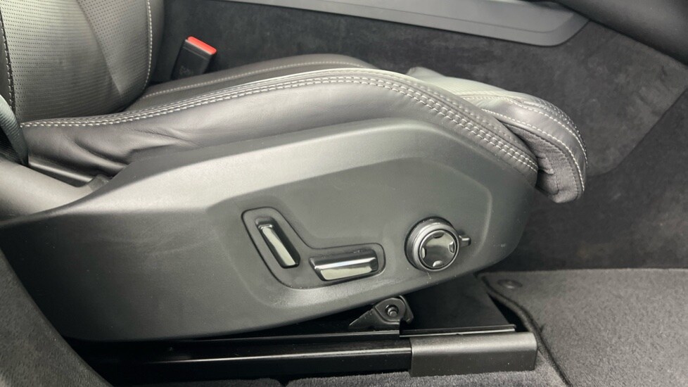 Used Volvo XC60 2025 for sale - 77428187: Photo 30