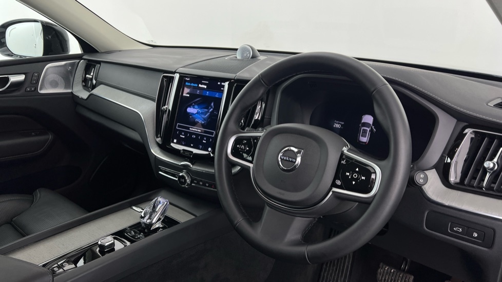 Used Volvo XC60 2025 for sale - 77428187: Photo 4