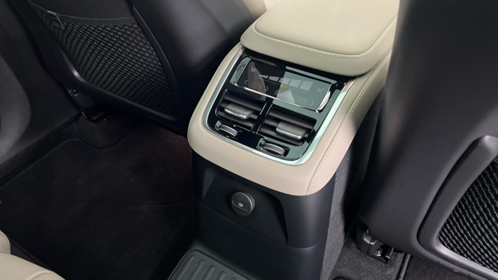 Used Volvo XC90 2025 for sale - 77457810: Photo 41