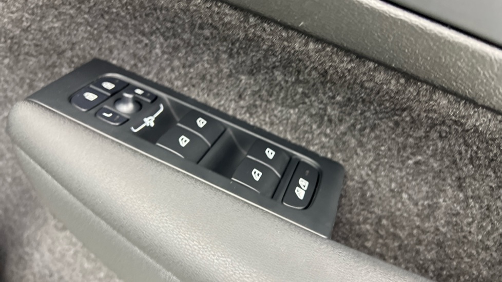 Used Volvo XC40 2024 for sale - 76921839: Photo 24