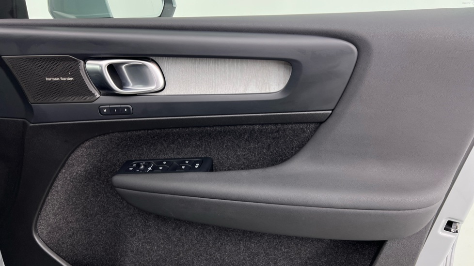 Used Volvo XC40 2024 for sale - 76921839: Photo 29